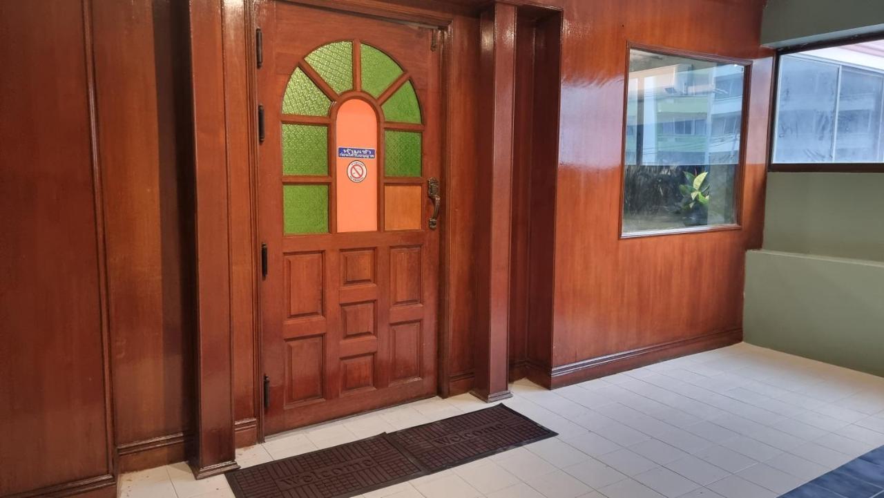 Glur Walking Street Hostel Pattaya